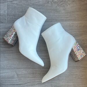 Betsey Johnson White & Rhinestone Kassie Booties Size 7.5